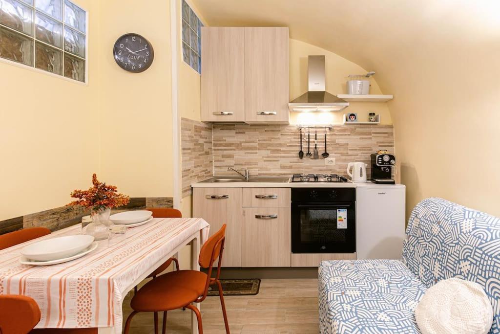 La Chicca Appartamento Intero Nei Quartieri Spagnoli Naples Luaran gambar