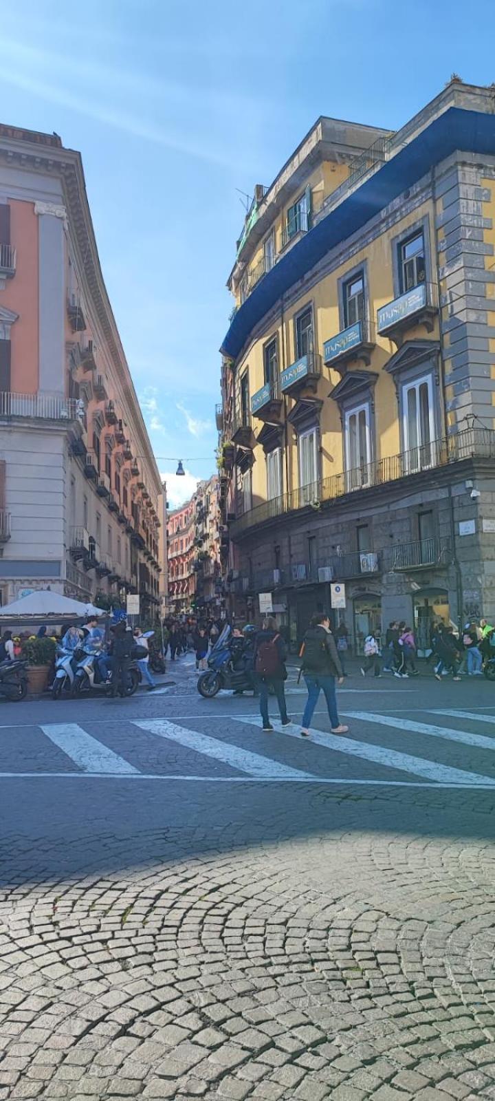 La Chicca Appartamento Intero Nei Quartieri Spagnoli Naples Luaran gambar