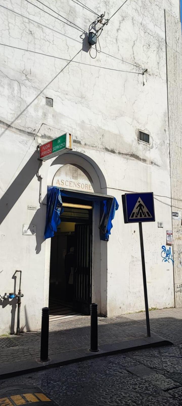 La Chicca Appartamento Intero Nei Quartieri Spagnoli Naples Luaran gambar