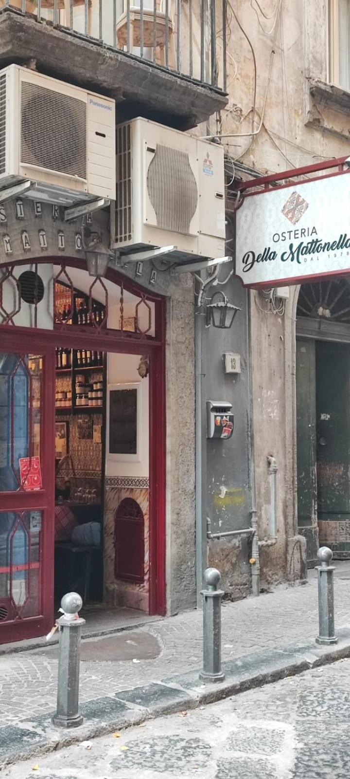 La Chicca Appartamento Intero Nei Quartieri Spagnoli Naples Luaran gambar